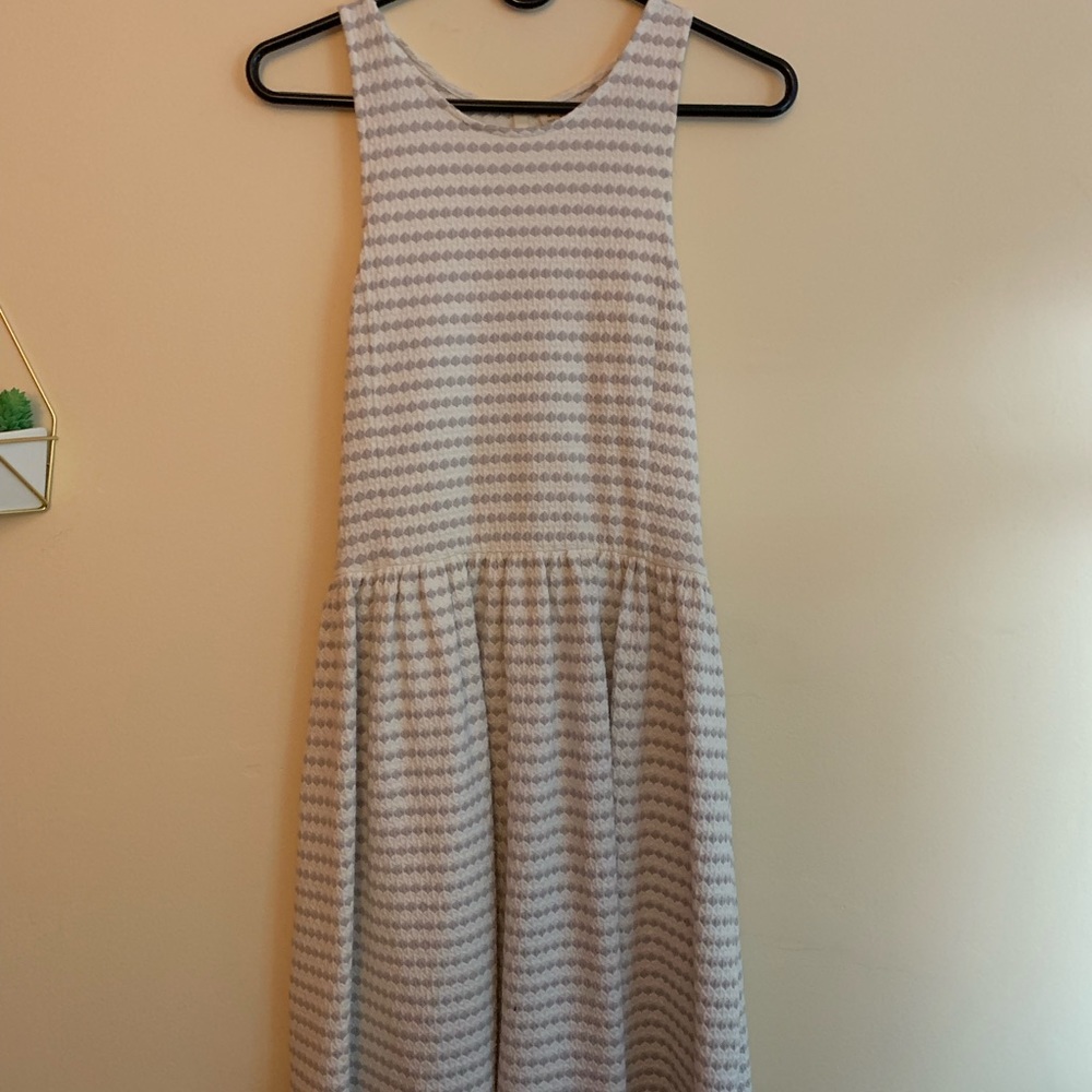 Gray And White Patterned Dress - image 1